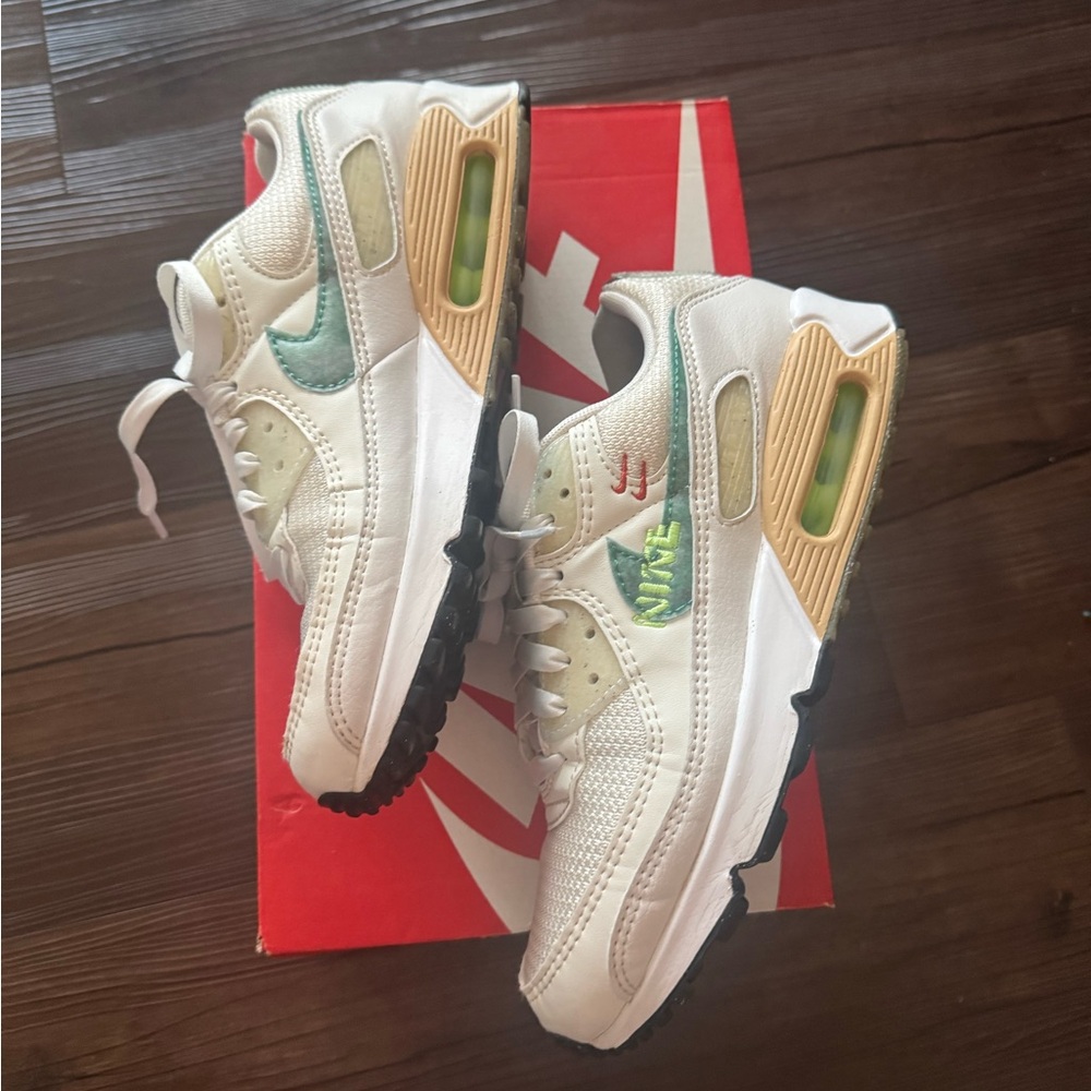 Nike Air Max 90 SE Women's Sneakers - White and Green with OG box $FIRM$ - Picture 8 of 9